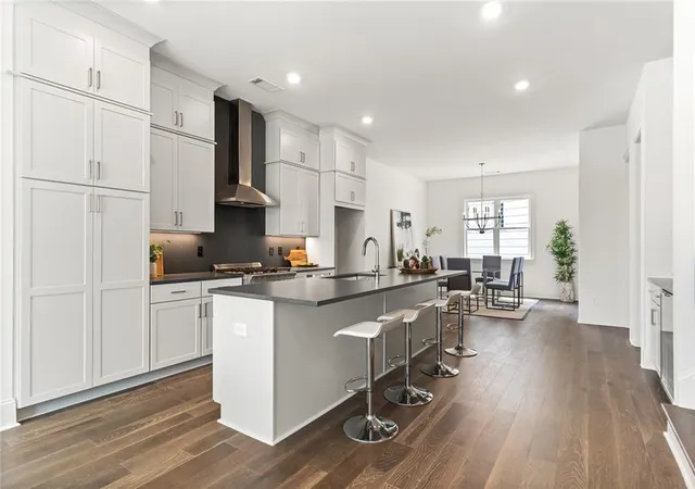 Photo 2 of Townhouse for sale at 3667 Peachtree Rd NE #14, Atlanta, GA 30319 | MLS# 7855030 | Listing updated on 2026-10-21