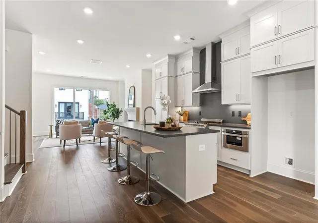 Photo 4 of Townhouse for sale at 3667 Peachtree Rd NE #14, Atlanta, GA 30319 | MLS# 7855030 | Listing updated on 2026-10-21