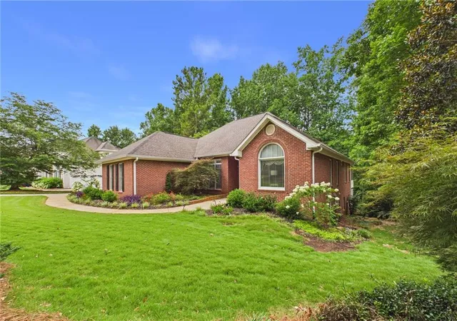 Photo 2 of Single family home for sale at 5007 Lakeridge Close, Mcdonough, GA 30253 | MLS# 7830914 | Listing updated on 2026-09-08