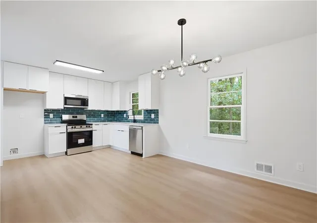 Photo 4 of Single family home for sale at 3944 Creel Dr, Lithia Springs, GA 30122 | MLS# 7843657 | Listing updated on 2026-10-08