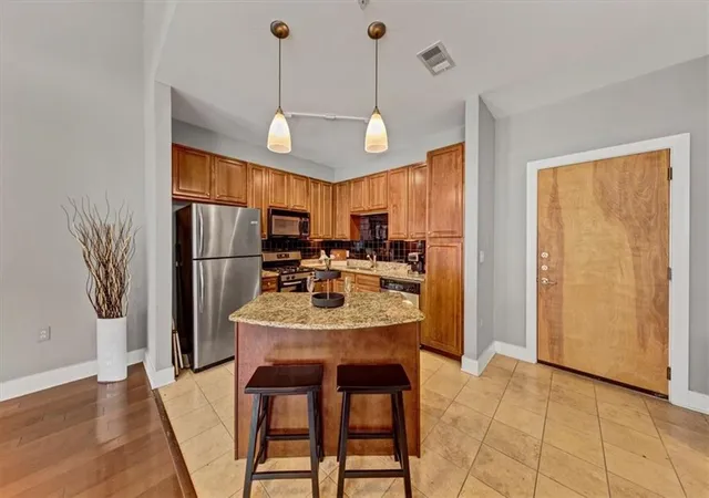Photo 4 of Condo for sale at 799 Hammond Dr #406, Sandy Springs, GA 30328 | MLS# 7834330 | Listing updated on 2026-09-13