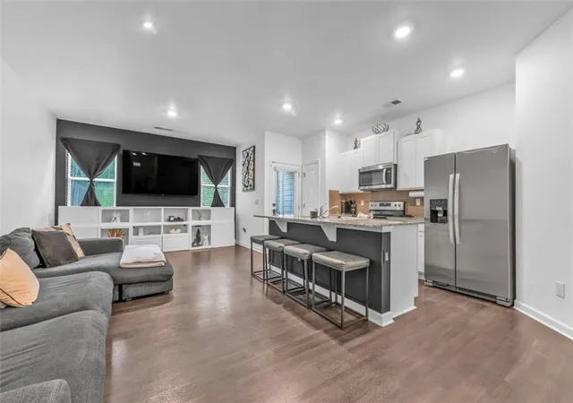 Photo 4 of Townhouse for sale at 5668 UNION POINTE Drive, Union City, GA 30291 | MLS# 7854086 | Listing updated on 2026-10-26