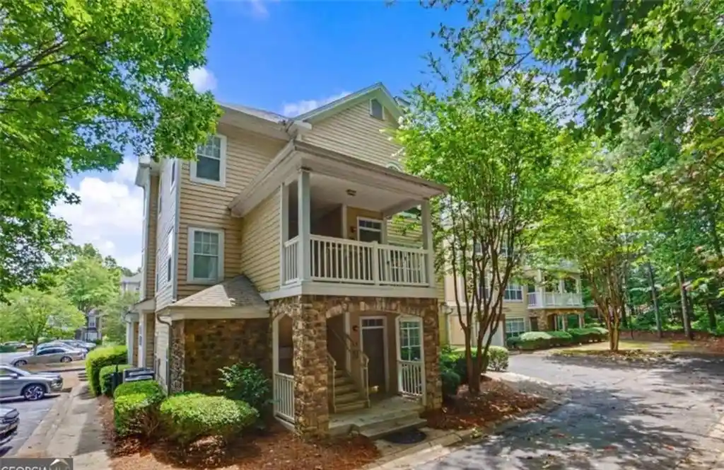 Listing Photo 2 - Condo for sale in 1031 Whitshire Wy located at 1031 Whitshire Wy, Alpharetta, GA 30004 - Unit #1031