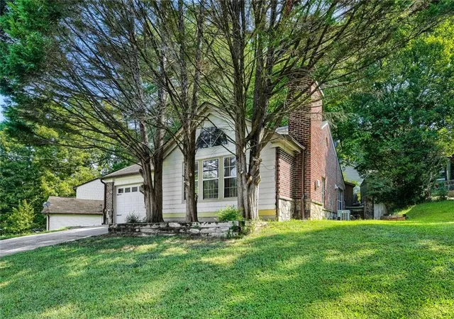 Photo 3 of Sale Pending at 5754 Western Hills Dr, Norcross, GA 30071 | MLS# 7842431 | Listing updated on 2026-10-03