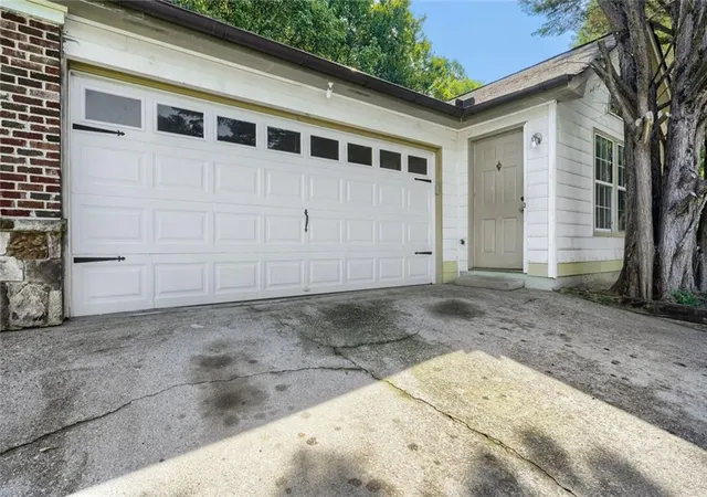 Photo 3 of Sale Pending at 5754 Western Hills Dr, Norcross, GA 30071 | MLS# 7842431 | Listing updated on 2026-10-03