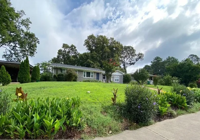 Photo 2 of Sale Pending at 1808 Flintwood Dr Se, Atlanta, GA 30316 | MLS# 7834418 | Listing updated on 2026-09-26