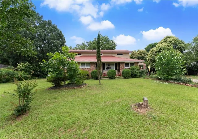 Photo 2 of Single family home for sale at 157 Glendale Hts, Winterville, GA 30683 | MLS# 7830422 | Listing updated on 2026-09-02