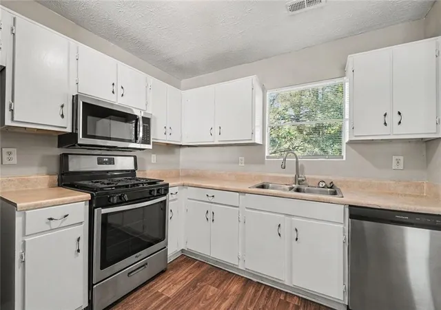 Photo 4 of Single family home for sale at 6915 Cainwood Dr, Atlanta, GA 30349 | MLS# 7859798 | Listing updated on 2026-10-28
