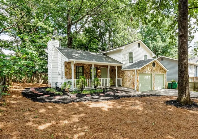 Photo 1 of Sale Pending at 627 Ridge Ave, Stone Mountain, GA 30083 | MLS# 7834647 | Listing updated on 2026-09-20