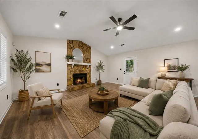 Photo 3 of Sale Pending at 627 Ridge Ave, Stone Mountain, GA 30083 | MLS# 7834647 | Listing updated on 2026-09-20