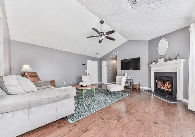 Photo 4 of Sale Pending at 15 Oak Grv Ln NW, Adairsville, GA 30103 | MLS# 7841724 | Listing updated on 2026-10-08