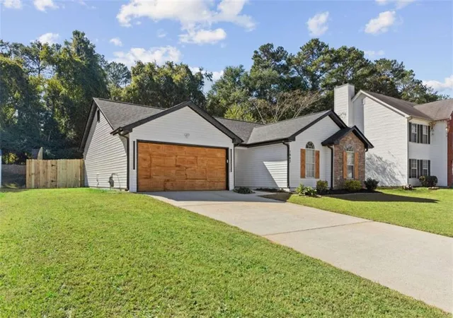 Photo 3 of Single family home for sale at 1443 Pebble Ridge Ln, Hampton, GA 30228 | MLS# 7860359 | Listing updated on 2026-10-29
