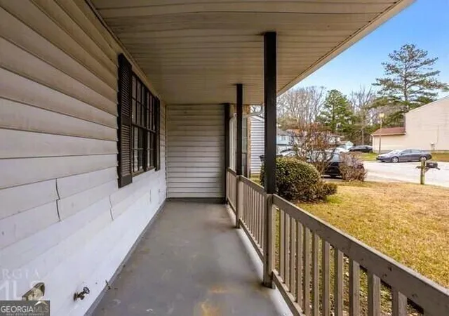 Listing Photo 2 - Condo for sale in building located at 602 Pine Tree Trl, Atlanta, GA 30349 - Unit #602