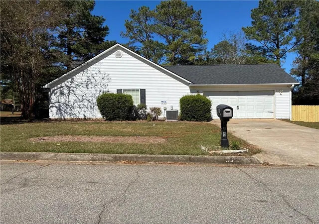 Photo 4 of Single family home for sale at 532 Loxley Dr, Warner Robins, GA 31088 | MLS# 7858239 | Listing updated on 2026-10-30