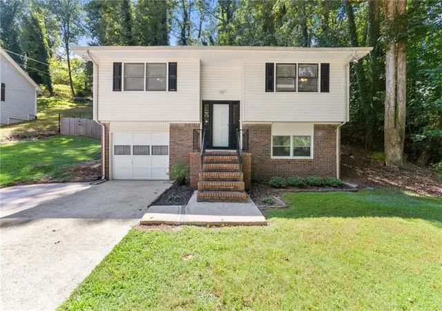 Photo 1 of Single family home for sale at 1421 Northwood Cir, Gainesville, GA 30501 | MLS# 7830398 | Listing updated on 2026-09-07