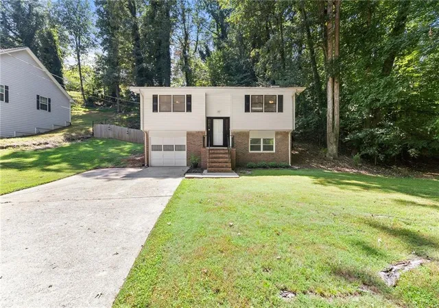 Photo 2 of Single family home for sale at 1421 Northwood Cir, Gainesville, GA 30501 | MLS# 7830398 | Listing updated on 2026-09-07
