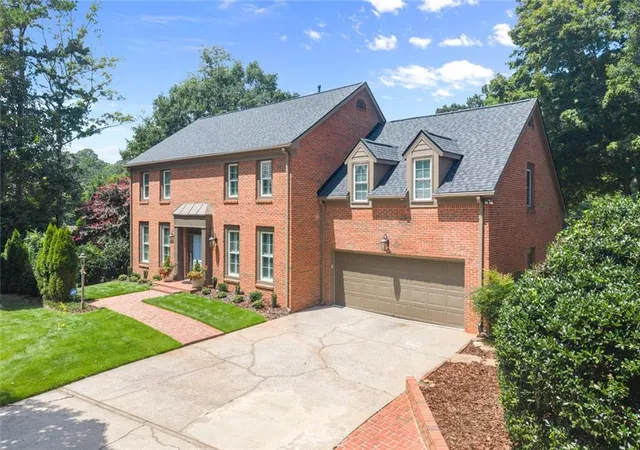 Photo 3 of Single family home for sale at 255 10th Fairway, Roswell, GA 30076 | MLS# 7834137 | Listing updated on 2026-09-09