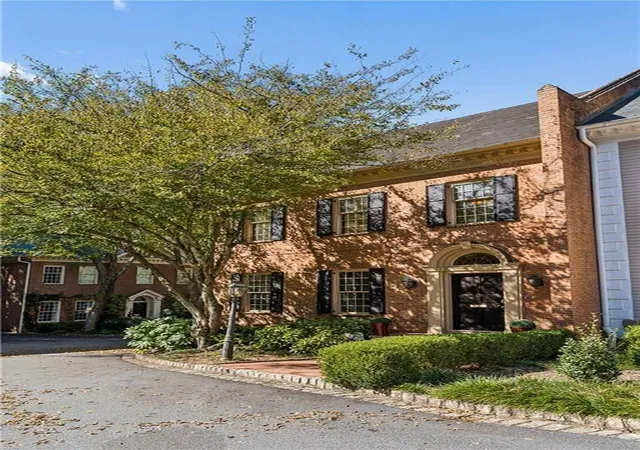 Photo 4 of Townhouse for sale at 3085 Slaton Dr NW #9, Atlanta, GA 30305 | MLS# 7858346 | Listing updated on 2026-10-27