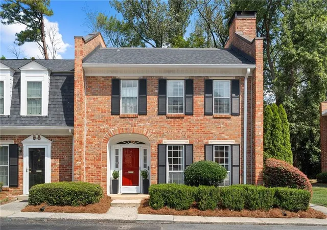 Townhouse for sale at 8 Kings Tavern Pl NW, Atlanta, GA 30318 | MLS# 7831354