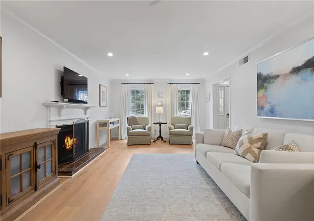 Photo 3 of Townhouse for sale at 8 Kings Tavern Pl NW, Atlanta, GA 30318 | MLS# 7831354 | Listing updated on 2026-09-13