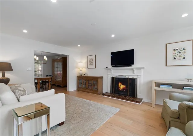 Photo 4 of Townhouse for sale at 8 Kings Tavern Pl NW, Atlanta, GA 30318 | MLS# 7831354 | Listing updated on 2026-09-13
