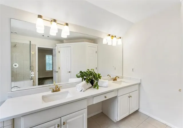 Photo 4 of Sale Pending at 140 Ashbrook Ln, Roswell, GA 30075 | MLS# 7825414 | Listing updated on 2026-09-19