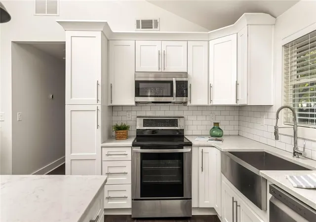 Photo 4 of Single family home for sale at 198 Clay St SE, Atlanta, GA 30317 | MLS# 7858047 | Listing updated on 2026-10-29
