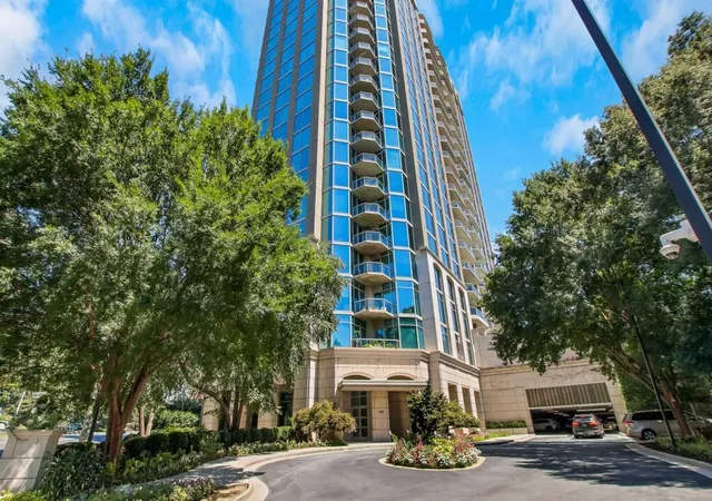 Listing Photo 2 - Condo for sale in building located at 2795 Peachtree Rd Ne, Atlanta, GA 30305 - Unit #1205
