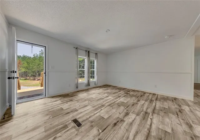 Photo 3 of Sale Pending at 122 Hdr Dr, Maysville, GA 30558 | MLS# 7831869 | Listing updated on 2026-09-26