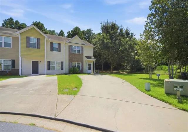 Photo 2 of Townhouse for sale at 6888 Mountain Cir, Riverdale, GA 30274 | MLS# 7845021 | Listing updated on 2026-10-20