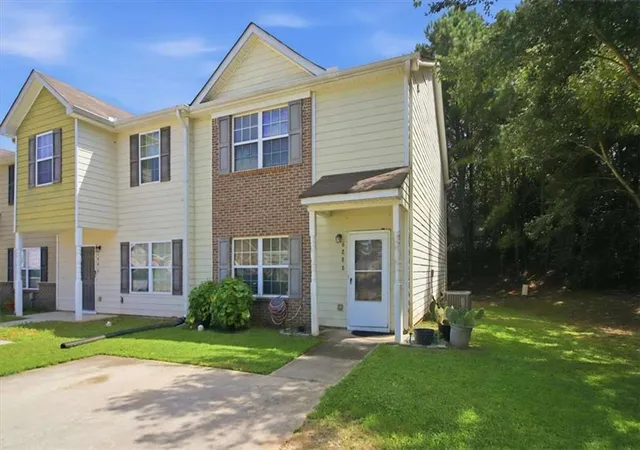 Photo 3 of Townhouse for sale at 6888 Mountain Cir, Riverdale, GA 30274 | MLS# 7845021 | Listing updated on 2026-10-20