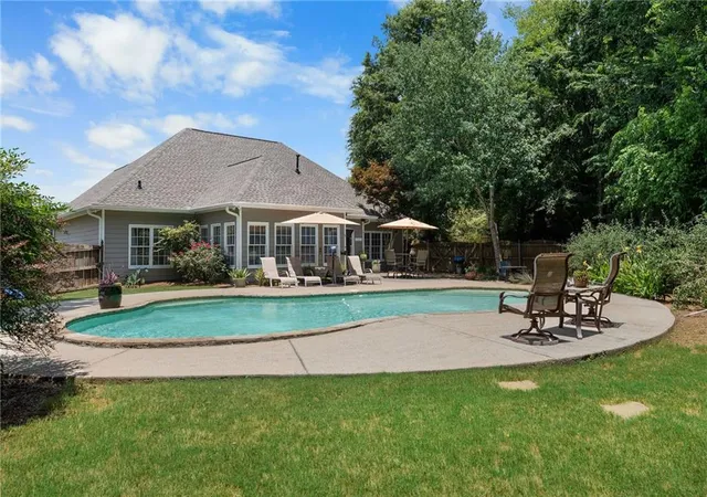 Photo 2 of Single family home for sale at 28 Priory Clb Dr Nw, Cartersville, GA 30120 | MLS# 7832329 | Listing updated on 2026-09-04