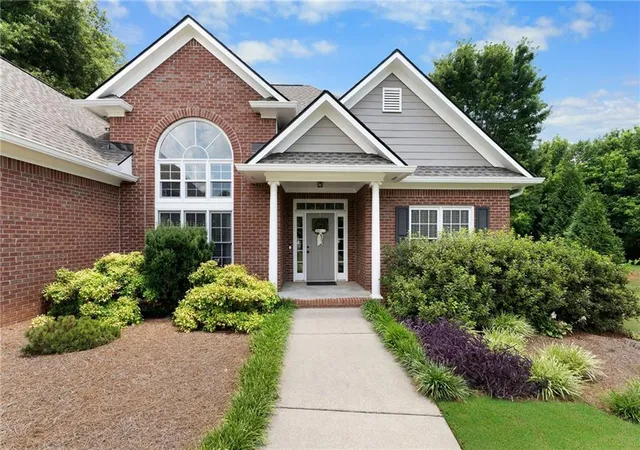 Photo 3 of Single family home for sale at 28 Priory Clb Dr NW, Cartersville, GA 30120 | MLS# 7832329 | Listing updated on 2026-09-04