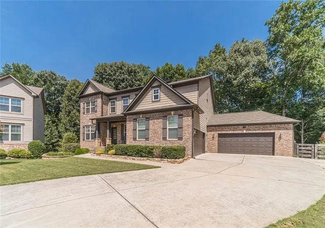 Photo 3 of Single family home for sale at 9240 Holly Wood Dr, Gainesville, GA 30506 | MLS# 7824803 | Listing updated on 2026-10-24