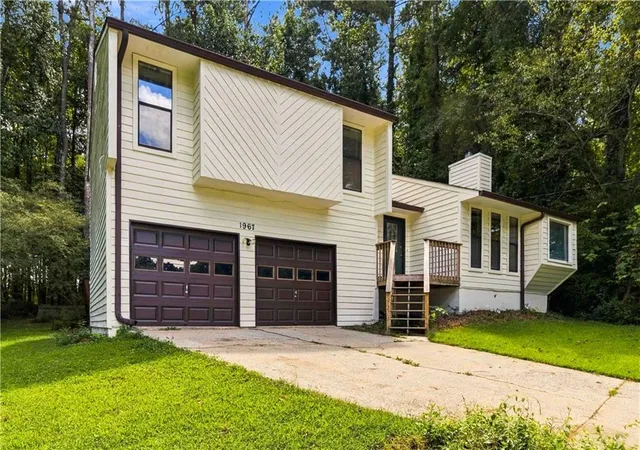 Photo 3 of Single family home for sale at 1967 Kelvin Dr, Lawrenceville, GA 30043 | MLS# 7836090 | Listing updated on 2026-09-18
