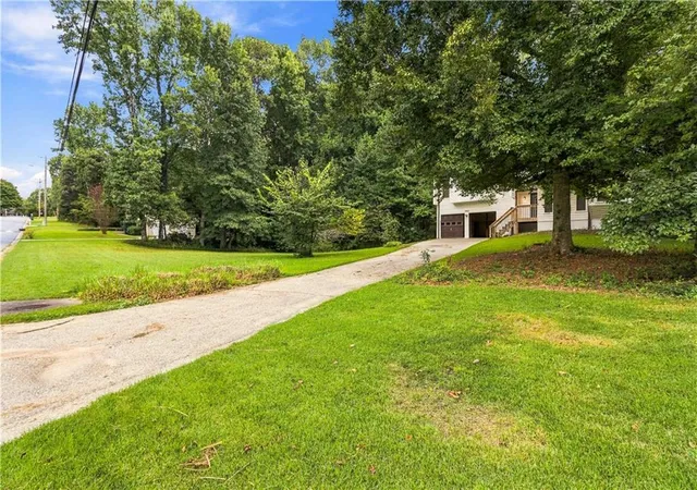 Photo 4 of Single family home for sale at 1967 Kelvin Dr, Lawrenceville, GA 30043 | MLS# 7836090 | Listing updated on 2026-09-18