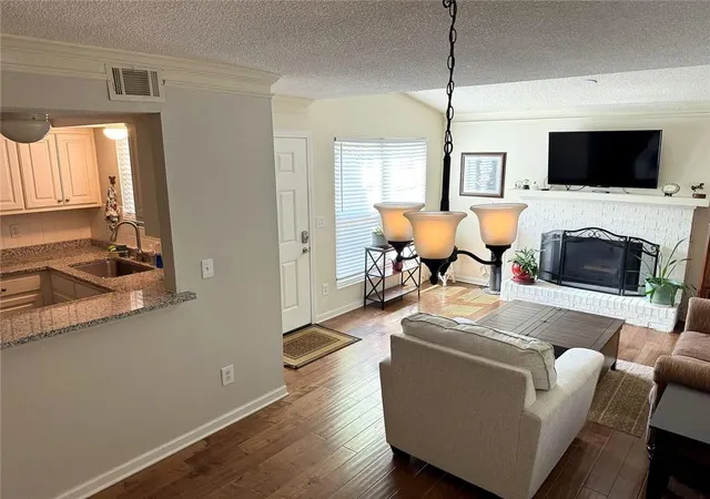 Photo 3 of Condo for sale at 554 Picketts Bnd Cir, Marietta, GA 30008 | MLS# 7815929 | Listing updated on 2026-09-12