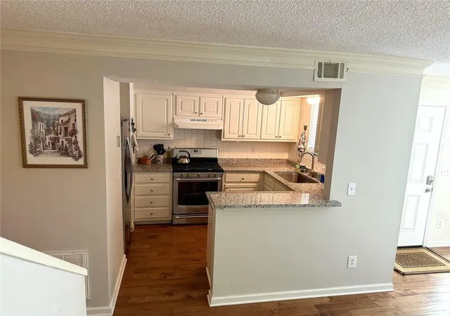 Photo 4 of Condo for sale at 554 Picketts Bnd Cir, Marietta, GA 30008 | MLS# 7815929 | Listing updated on 2026-09-12