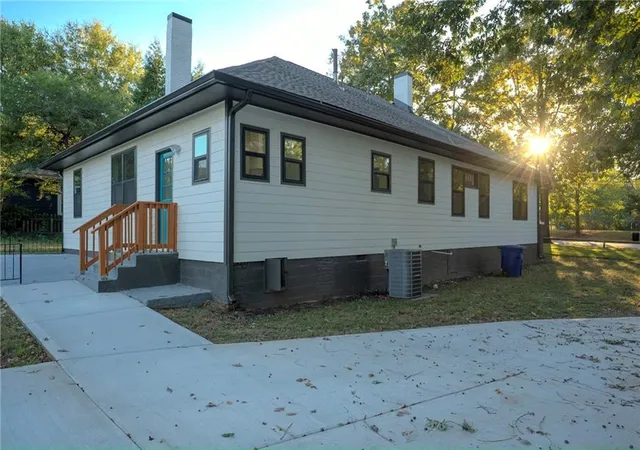 Photo 3 of Single family home for sale at 210 5th Avenue, Decatur, GA 30030 | MLS# 7853690 | Listing updated on 2026-10-28