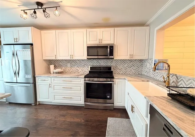 Listing Photo 1 - Condo for sale in building located at 1196 Weatherstone Dr NE, Atlanta, GA 30324