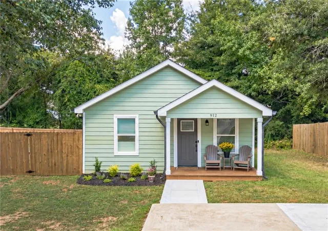 Photo 1 of Single family home for sale at 912 Alcovy St, Monroe, GA 30655 | MLS# 7834054 | Listing updated on 2026-09-12