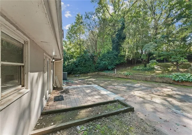 Photo 2 of Sale Pending at 1533 Wildwood Dr, Acworth, GA 30102 | MLS# 7855493 | Listing updated on 2026-10-26