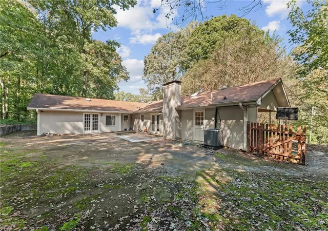 Photo 4 of Sale Pending at 1533 Wildwood Dr, Acworth, GA 30102 | MLS# 7855493 | Listing updated on 2026-10-26
