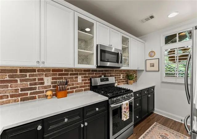 Photo 3 of Condo for sale at 812 Crk View Ln, Roswell, GA 30075 | MLS# 7799405 | Listing updated on 2026-09-17