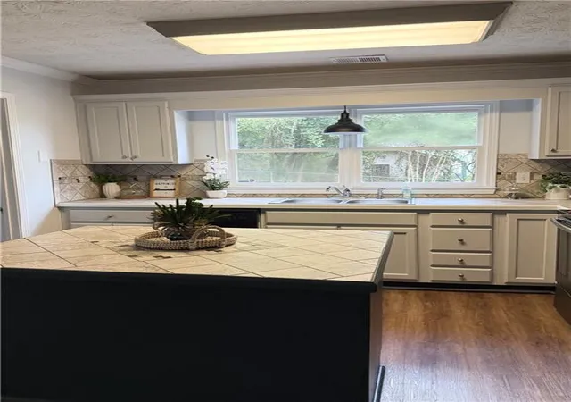 Photo 3 of Sale Pending at 604 Lynn Ave, Jefferson, GA 30549 | MLS# 7829580 | Listing updated on 2026-10-02