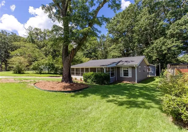 Photo 2 of Single family home for sale at 2880 Hall Dr Se, Smyrna, GA 30082 | MLS# 7808639 | Listing updated on 2026-09-03