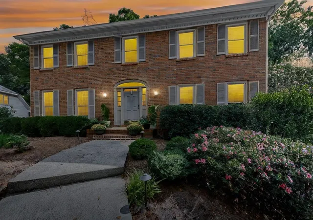 Photo 2 of Sale Pending at 2826 Regents Park Ln, Marietta, GA 30062 | MLS# 7833870 | Listing updated on 2026-10-07