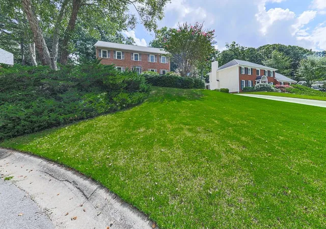 Photo 3 of Sale Pending at 2826 Regents Park Ln, Marietta, GA 30062 | MLS# 7833870 | Listing updated on 2026-10-07