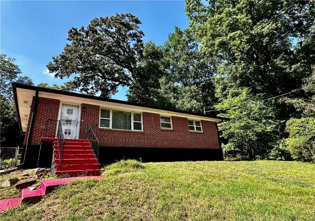 Photo 1 of Sale Pending at 2183 Springdale Cir Sw, Atlanta, GA 30315 | MLS# 7837224 | Listing updated on 2026-10-08