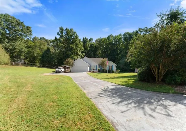 Photo 3 of Sale Pending at 3309 Jean Marie Ln, Gainesville, GA 30506 | MLS# 7835775 | Listing updated on 2026-10-29